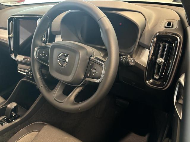 XC40 プラス B3 認定中古車Selekt 保証付 Google搭載 電動シート 電動バックドア 360度カメラ アルミホイール(14枚目)