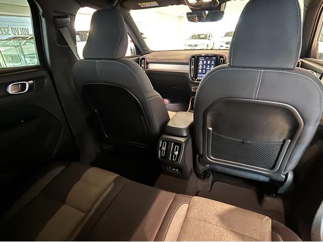 XC40 プラス B3 認定中古車Selekt 保証付 Google搭載 電動シート 電動バックドア 360度カメラ アルミホイール(18枚目)