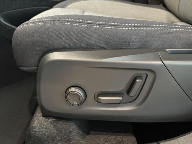 XC40 プラス B3 認定中古車Selekt 保証付 Google搭載 電動シート 電動バックドア 360度カメラ アルミホイール(23枚目)