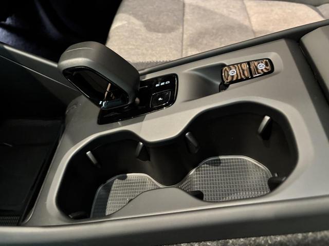 XC40 プラス B3 認定中古車Selekt 保証付 Google搭載 電動シート 電動バックドア 360度カメラ アルミホイール(28枚目)