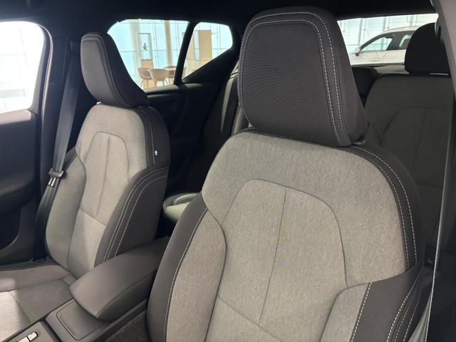 XC40 プラス B3 認定中古車Selekt 保証付 Google搭載 電動シート 電動バックドア 360度カメラ アルミホイール(32枚目)