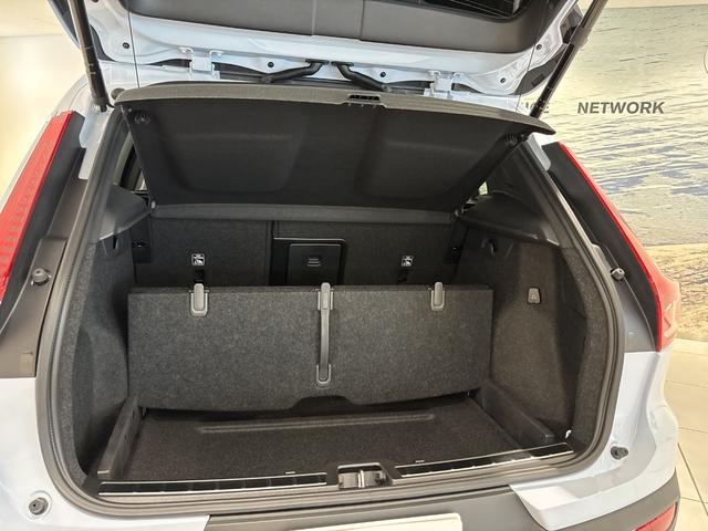 XC40 プラス B3 認定中古車Selekt 保証付 Google搭載 電動シート 電動バックドア 360度カメラ アルミホイール(47枚目)