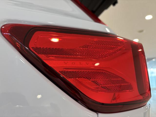 XC40 プラス B3 認定中古車Selekt 保証付 Google搭載 電動シート 電動バックドア 360度カメラ アルミホイール(48枚目)