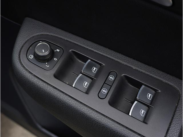 シャラン ＴＳＩ　ハイライン　Ｈレザーシート（ヒーター付）／両側パワスラ／Ｐバックドア／クルコン／ナビ／フルセグＴＶ／Ｂｌｕｅｔｏｏｔｈ対応／ＵＳＢ接続可／ＤＶＤ／ＣＤ再生可／ＥＴＣ／Ｐシート／パドルシフト／スマートキー２本（69枚目）