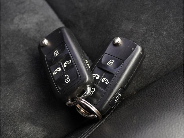 シャラン ＴＳＩ　ハイライン　Ｈレザーシート（ヒーター付）／両側パワスラ／Ｐバックドア／クルコン／ナビ／フルセグＴＶ／Ｂｌｕｅｔｏｏｔｈ対応／ＵＳＢ接続可／ＤＶＤ／ＣＤ再生可／ＥＴＣ／Ｐシート／パドルシフト／スマートキー２本（78枚目）