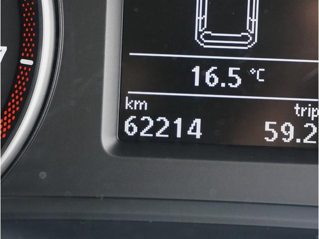 シャラン ＴＳＩ　ハイライン　Ｈレザーシート（ヒーター付）／両側パワスラ／Ｐバックドア／クルコン／ナビ／フルセグＴＶ／Ｂｌｕｅｔｏｏｔｈ対応／ＵＳＢ接続可／ＤＶＤ／ＣＤ再生可／ＥＴＣ／Ｐシート／パドルシフト／スマートキー２本（79枚目）