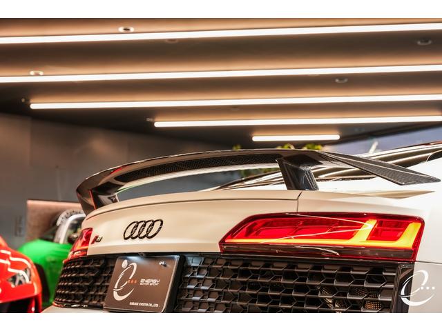 Ｒ８ ジャパンファイナルエディション　限定８台　１オーナー　アイビスホワイトマット　Ａｕｄｉ　ｅｘｃｌｕｓｉｖｅ　カラードステッチング　ダイナミックステアリング　カーボンエクステリア　ヘッドライニングアルカンターラ　Ｂ＆Ｏ　セラミックＢ（22枚目）