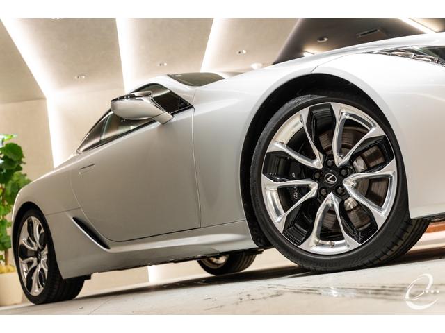 ＬＣ ＬＣ５００ｈ　Ｓパッケージ　マークレビンソン　カーボンルーフ　シートエアコン　ステアリングヒーター　カーボンスカッフプレート　３眼フルＬＥＤヘッドライト　ポリッシュホイール（10枚目）