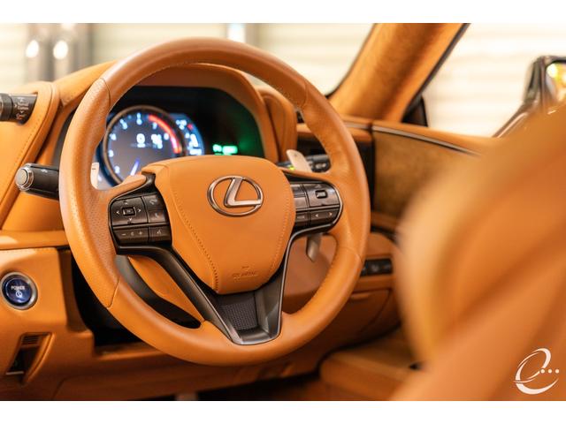 ＬＣ ＬＣ５００ｈ　Ｓパッケージ　マークレビンソン　カーボンルーフ　シートエアコン　ステアリングヒーター　カーボンスカッフプレート　３眼フルＬＥＤヘッドライト　ポリッシュホイール（17枚目）