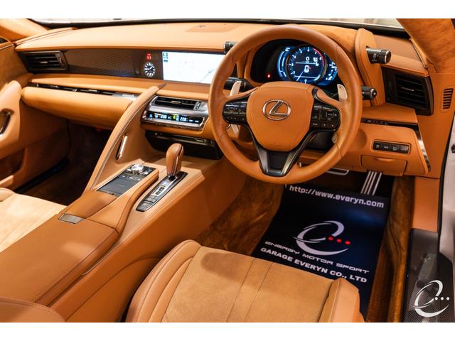 ＬＣ ＬＣ５００ｈ　Ｓパッケージ　マークレビンソン　カーボンルーフ　シートエアコン　ステアリングヒーター　カーボンスカッフプレート　３眼フルＬＥＤヘッドライト　ポリッシュホイール（18枚目）