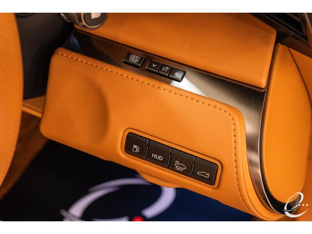 ＬＣ ＬＣ５００ｈ　Ｓパッケージ　マークレビンソン　カーボンルーフ　シートエアコン　ステアリングヒーター　カーボンスカッフプレート　３眼フルＬＥＤヘッドライト　ポリッシュホイール（28枚目）