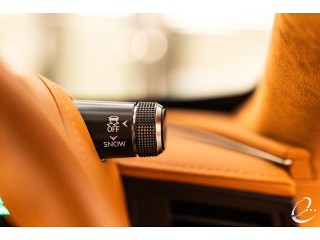 ＬＣ ＬＣ５００ｈ　Ｓパッケージ　マークレビンソン　カーボンルーフ　シートエアコン　ステアリングヒーター　カーボンスカッフプレート　３眼フルＬＥＤヘッドライト　ポリッシュホイール（29枚目）
