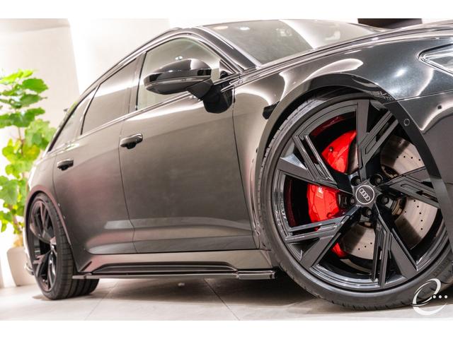 ＲＳ６アバント ベースグレード　エアサスペンション装着車　左Ｈ　ＡＫＲＡＰＯＶＩＣチタンマフラー　カーボンスタイリングＰＫＧ　パノラマサンルーフ　デコラティブパネルカーボンツイル　ＭＡＸＴＯＮｄｅｓｉｇｎフルエアロ（9枚目）