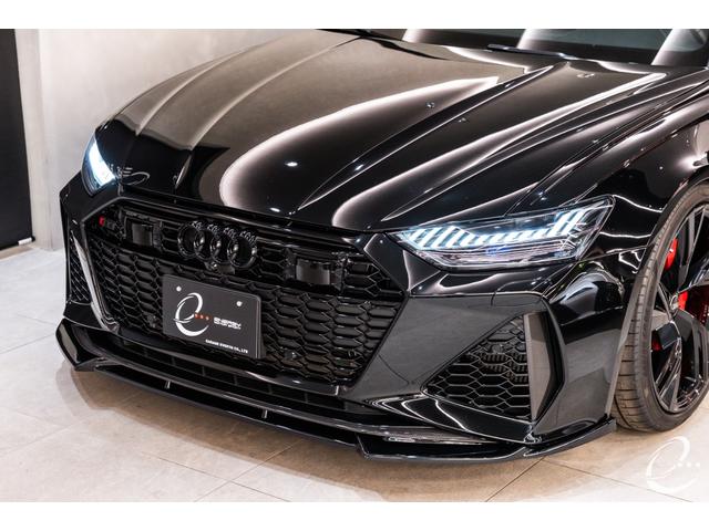 ＲＳ６アバント ベースグレード　エアサスペンション装着車　左Ｈ　ＡＫＲＡＰＯＶＩＣチタンマフラー　カーボンスタイリングＰＫＧ　パノラマサンルーフ　デコラティブパネルカーボンツイル　ＭＡＸＴＯＮｄｅｓｉｇｎフルエアロ（11枚目）