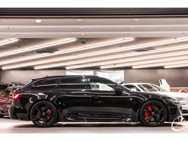 ＲＳ６アバント ベースグレード　エアサスペンション装着車　左Ｈ　ＡＫＲＡＰＯＶＩＣチタンマフラー　カーボンスタイリングＰＫＧ　パノラマサンルーフ　デコラティブパネルカーボンツイル　ＭＡＸＴＯＮｄｅｓｉｇｎフルエアロ（18枚目）