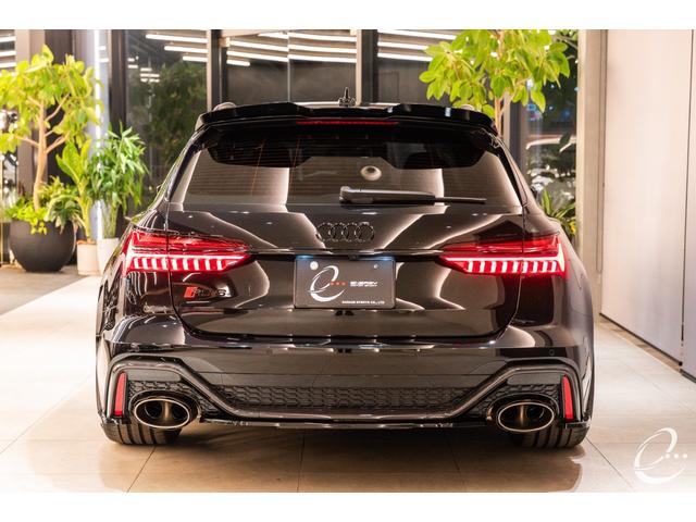 ＲＳ６アバント ベースグレード　エアサスペンション装着車　左Ｈ　ＡＫＲＡＰＯＶＩＣチタンマフラー　カーボンスタイリングＰＫＧ　パノラマサンルーフ　デコラティブパネルカーボンツイル　ＭＡＸＴＯＮｄｅｓｉｇｎフルエアロ（24枚目）