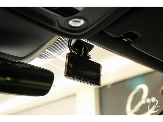 ＲＳ６アバント ベースグレード　エアサスペンション装着車　左Ｈ　ＡＫＲＡＰＯＶＩＣチタンマフラー　カーボンスタイリングＰＫＧ　パノラマサンルーフ　デコラティブパネルカーボンツイル　ＭＡＸＴＯＮｄｅｓｉｇｎフルエアロ（25枚目）
