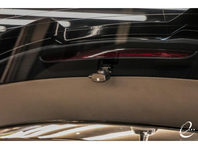 ＲＳ６アバント ベースグレード　エアサスペンション装着車　左Ｈ　ＡＫＲＡＰＯＶＩＣチタンマフラー　カーボンスタイリングＰＫＧ　パノラマサンルーフ　デコラティブパネルカーボンツイル　ＭＡＸＴＯＮｄｅｓｉｇｎフルエアロ（26枚目）