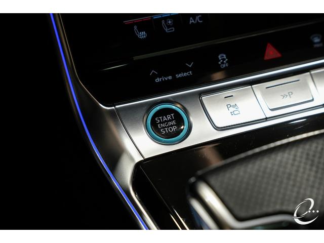 ＲＳ６アバント ベースグレード　エアサスペンション装着車　左Ｈ　ＡＫＲＡＰＯＶＩＣチタンマフラー　カーボンスタイリングＰＫＧ　パノラマサンルーフ　デコラティブパネルカーボンツイル　ＭＡＸＴＯＮｄｅｓｉｇｎフルエアロ（28枚目）