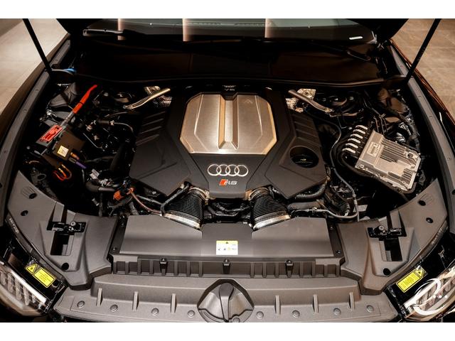 ＲＳ６アバント ベースグレード　エアサスペンション装着車　左Ｈ　ＡＫＲＡＰＯＶＩＣチタンマフラー　カーボンスタイリングＰＫＧ　パノラマサンルーフ　デコラティブパネルカーボンツイル　ＭＡＸＴＯＮｄｅｓｉｇｎフルエアロ（29枚目）