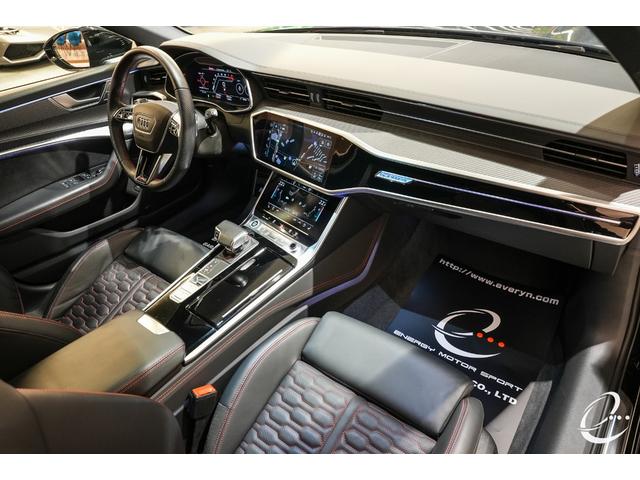 ＲＳ６アバント ベースグレード　エアサスペンション装着車　左Ｈ　ＡＫＲＡＰＯＶＩＣチタンマフラー　カーボンスタイリングＰＫＧ　パノラマサンルーフ　デコラティブパネルカーボンツイル　ＭＡＸＴＯＮｄｅｓｉｇｎフルエアロ（31枚目）