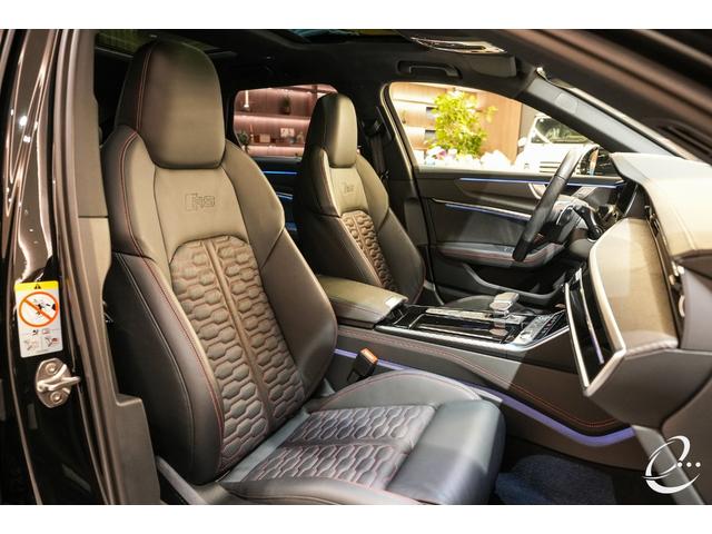 ＲＳ６アバント ベースグレード　エアサスペンション装着車　左Ｈ　ＡＫＲＡＰＯＶＩＣチタンマフラー　カーボンスタイリングＰＫＧ　パノラマサンルーフ　デコラティブパネルカーボンツイル　ＭＡＸＴＯＮｄｅｓｉｇｎフルエアロ（32枚目）