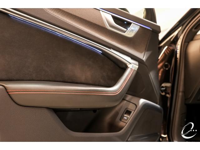ＲＳ６アバント ベースグレード　エアサスペンション装着車　左Ｈ　ＡＫＲＡＰＯＶＩＣチタンマフラー　カーボンスタイリングＰＫＧ　パノラマサンルーフ　デコラティブパネルカーボンツイル　ＭＡＸＴＯＮｄｅｓｉｇｎフルエアロ（41枚目）