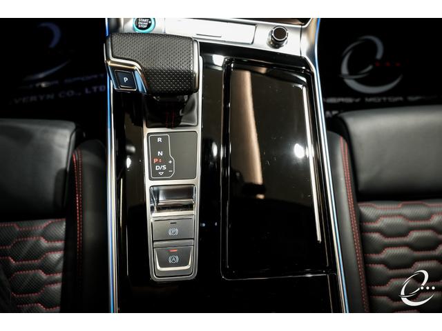 ＲＳ６アバント ベースグレード　エアサスペンション装着車　左Ｈ　ＡＫＲＡＰＯＶＩＣチタンマフラー　カーボンスタイリングＰＫＧ　パノラマサンルーフ　デコラティブパネルカーボンツイル　ＭＡＸＴＯＮｄｅｓｉｇｎフルエアロ（51枚目）