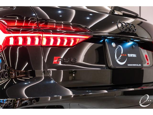 ＲＳ６アバント ベースグレード　エアサスペンション装着車　左Ｈ　ＡＫＲＡＰＯＶＩＣチタンマフラー　カーボンスタイリングＰＫＧ　パノラマサンルーフ　デコラティブパネルカーボンツイル　ＭＡＸＴＯＮｄｅｓｉｇｎフルエアロ（64枚目）