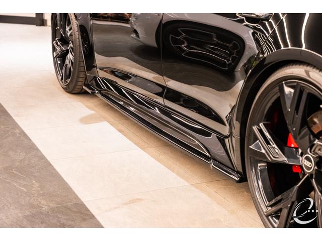 ＲＳ６アバント ベースグレード　エアサスペンション装着車　左Ｈ　ＡＫＲＡＰＯＶＩＣチタンマフラー　カーボンスタイリングＰＫＧ　パノラマサンルーフ　デコラティブパネルカーボンツイル　ＭＡＸＴＯＮｄｅｓｉｇｎフルエアロ（65枚目）