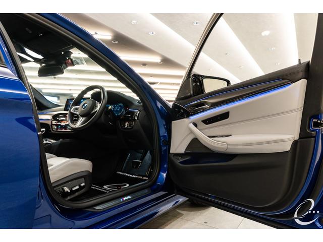 M5 M5 Mperformanceカーボンフロントスプリッター・カーボンキドニーグリル・カーボンリヤトランクスポイラー・カーボンミラーカバー・カーボンリヤディフューザー コンフォートP ダークカーボントリム(45枚目)