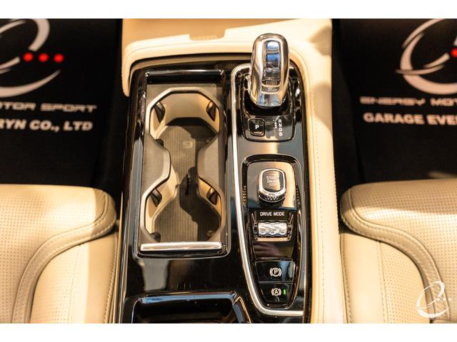 V90 T8 ツインエンジン AWD インスクリプション Bowers&Willkins HEICO4テールパイプキット Orrefors7クリスタルシフトノブ パノラマガラスサンルーフ ナッパレザー 電動リアエアサスペンション(32枚目)