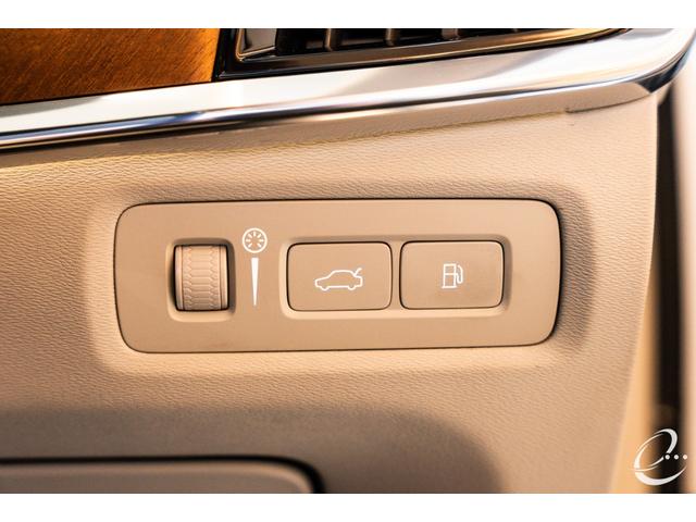 V90 T8 ツインエンジン AWD インスクリプション Bowers&Willkins HEICO4テールパイプキット Orrefors7クリスタルシフトノブ パノラマガラスサンルーフ ナッパレザー 電動リアエアサスペンション(39枚目)