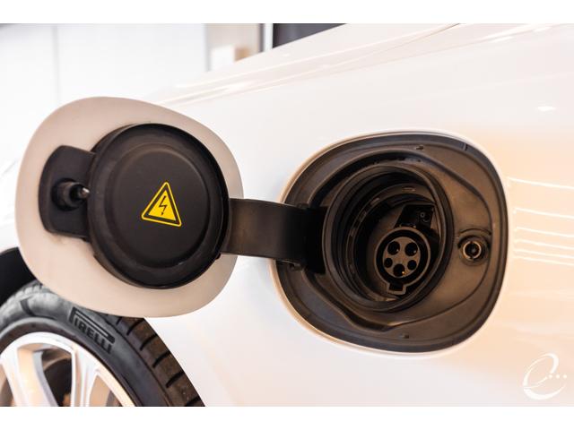 V90 T8 ツインエンジン AWD インスクリプション Bowers&Willkins HEICO4テールパイプキット Orrefors7クリスタルシフトノブ パノラマガラスサンルーフ ナッパレザー 電動リアエアサスペンション(63枚目)