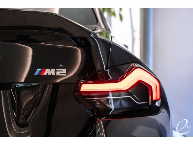 Ｍ２ ベースグレード　ハイラインパッケージ　ＯＰ３８３　ＭレーストラックＰＫＧ　Ｍｐｅｒｆｏｒｍａｎｃｅカーボンブレーキエアインテーク・ドアミラーキャップ・アンテナカバー・リヤスポイラー・リアアタッチメントカーボン・リヤディフューザー・ステア（75枚目）