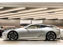 ＬＣ５００ｈ　Ｓパッケージ　マークレビンソン　カーボンルーフ　シートエアコン　ステアリングヒーター　カーボンスカッフプレート　３眼フルＬＥＤヘッドライト　ポリッシュホイール（57枚目）