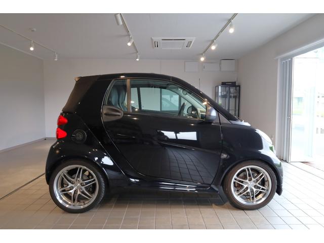 スマートフォーツーカブリオ ＢＲＡＢＵＳ　エクスクルーシブ　オープンカー、ブラバス、ブラバスエアロ、センター出しマフラー、スポーツシート、ターボ（12枚目）