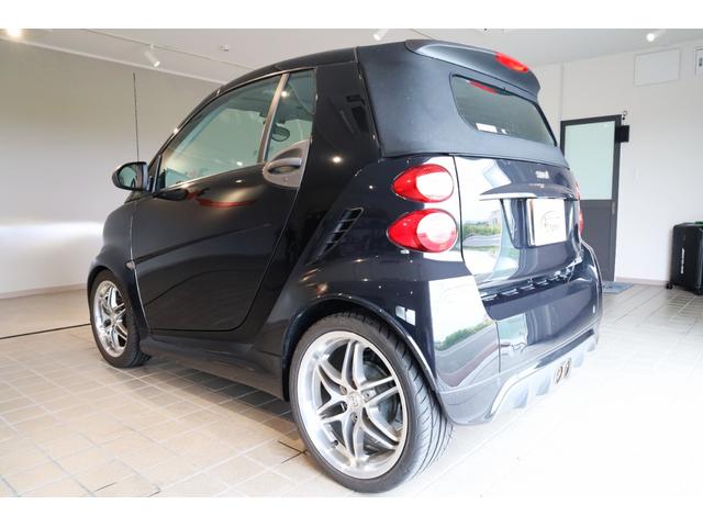 スマートフォーツーカブリオ ＢＲＡＢＵＳ　エクスクルーシブ　オープンカー、ブラバス、ブラバスエアロ、センター出しマフラー、スポーツシート、ターボ（16枚目）