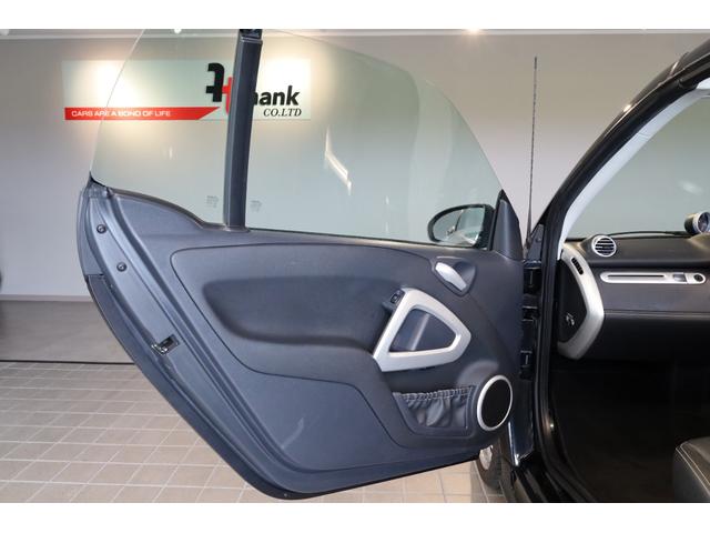 スマートフォーツーカブリオ ＢＲＡＢＵＳ　エクスクルーシブ　オープンカー、ブラバス、ブラバスエアロ、センター出しマフラー、スポーツシート、ターボ（37枚目）