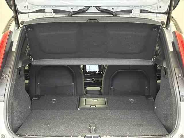 ＸＣ４０リチャージ リチャージ　アルティメットシングルモーター　ＢＥＶ　パノラマガラスサンルーフ　パワーシート　シートヒーター　Ｇｏｏｇｌｅシステム　３６０度カメラ　パワーテールゲート　被害軽減ブレーキ　追従式オートクルーズ（10枚目）