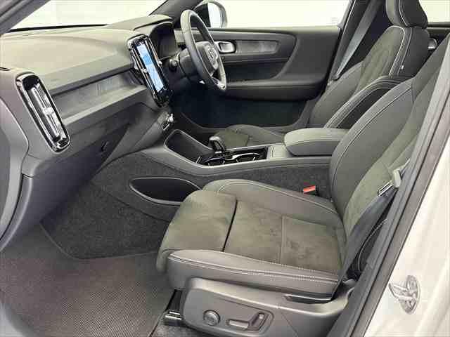 ＸＣ４０リチャージ リチャージ　アルティメットシングルモーター　ＢＥＶ　パノラマガラスサンルーフ　パワーシート　シートヒーター　Ｇｏｏｇｌｅシステム　３６０度カメラ　パワーテールゲート　被害軽減ブレーキ　追従式オートクルーズ（13枚目）