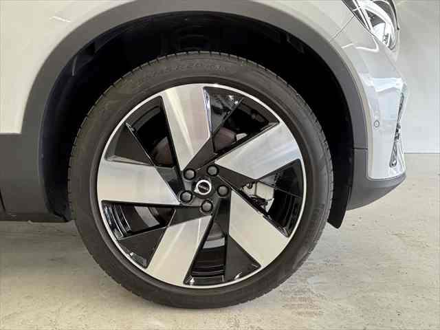 ＸＣ４０リチャージ リチャージ　アルティメットシングルモーター　ＢＥＶ　パノラマガラスサンルーフ　パワーシート　シートヒーター　Ｇｏｏｇｌｅシステム　３６０度カメラ　パワーテールゲート　被害軽減ブレーキ　追従式オートクルーズ（14枚目）