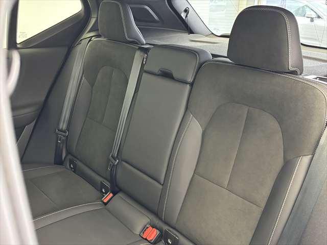 ＸＣ４０リチャージ リチャージ　アルティメットシングルモーター　ＢＥＶ　パノラマガラスサンルーフ　パワーシート　シートヒーター　Ｇｏｏｇｌｅシステム　３６０度カメラ　パワーテールゲート　被害軽減ブレーキ　追従式オートクルーズ（22枚目）
