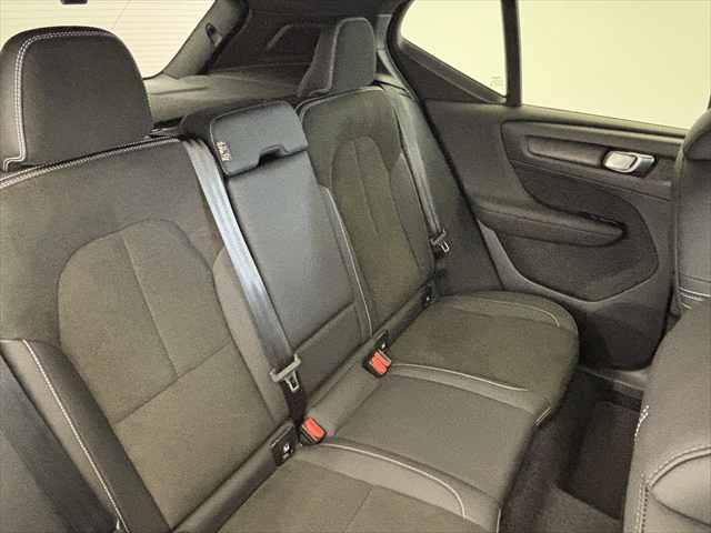 ＸＣ４０リチャージ リチャージ　アルティメットシングルモーター　ＢＥＶ　パノラマガラスサンルーフ　パワーシート　シートヒーター　Ｇｏｏｇｌｅシステム　３６０度カメラ　パワーテールゲート　被害軽減ブレーキ　追従式オートクルーズ（26枚目）