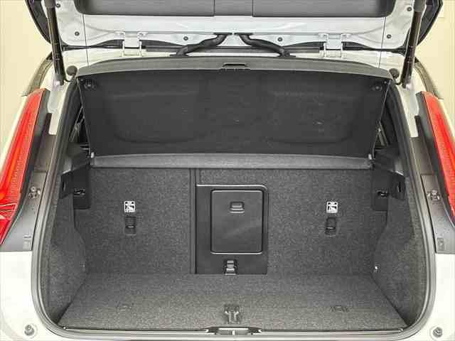 ＸＣ４０リチャージ リチャージ　アルティメットシングルモーター　ＢＥＶ　パノラマガラスサンルーフ　パワーシート　シートヒーター　Ｇｏｏｇｌｅシステム　３６０度カメラ　パワーテールゲート　被害軽減ブレーキ　追従式オートクルーズ（34枚目）