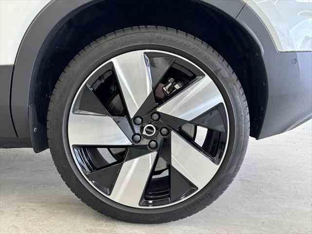 ＸＣ４０リチャージ リチャージ　アルティメットシングルモーター　ＢＥＶ　パノラマガラスサンルーフ　パワーシート　シートヒーター　Ｇｏｏｇｌｅシステム　３６０度カメラ　パワーテールゲート　被害軽減ブレーキ　追従式オートクルーズ（42枚目）