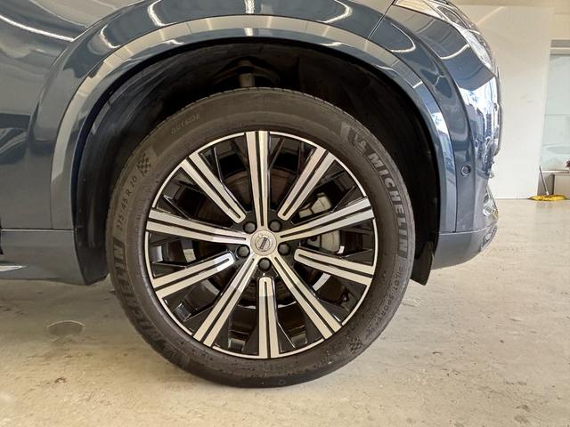 ＸＣ９０ アルティメット　Ｂ６　ＡＷＤ　パノラマガラスサンルーフ　Ｇｏｏｇｌｅシステム　３６０度カメラ　本革シート　パワーシート　シートエアコン　ステアリングヒーター　パワーテールゲート（13枚目）
