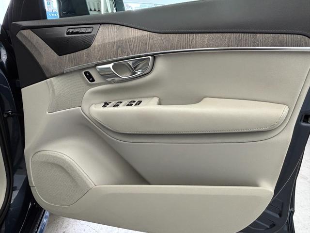 ＸＣ９０ アルティメット　Ｂ６　ＡＷＤ　パノラマガラスサンルーフ　Ｇｏｏｇｌｅシステム　３６０度カメラ　本革シート　パワーシート　シートエアコン　ステアリングヒーター　パワーテールゲート（23枚目）