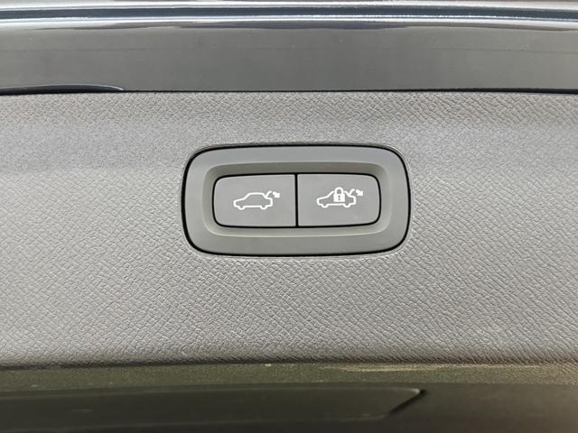 ＸＣ９０ アルティメット　Ｂ６　ＡＷＤ　パノラマガラスサンルーフ　Ｇｏｏｇｌｅシステム　３６０度カメラ　本革シート　パワーシート　シートエアコン　ステアリングヒーター　パワーテールゲート（42枚目）