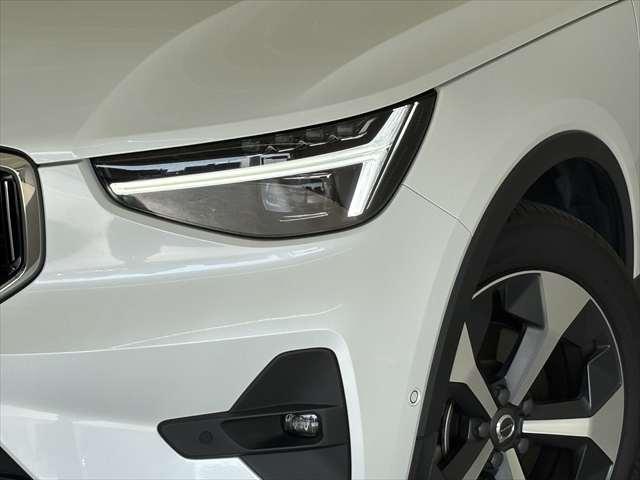 ＸＣ４０ アルティメット　Ｂ４　ＡＷＤ　パノラマガラスサンルーフ　ピクセルＬＥＤヘッドライト　本革シート　パワーシート　シートヒーター　Ｇｏｏｇｌｅシステム　３６０度カメラ　パワーテールゲート　被害軽減ブレーキ（7枚目）